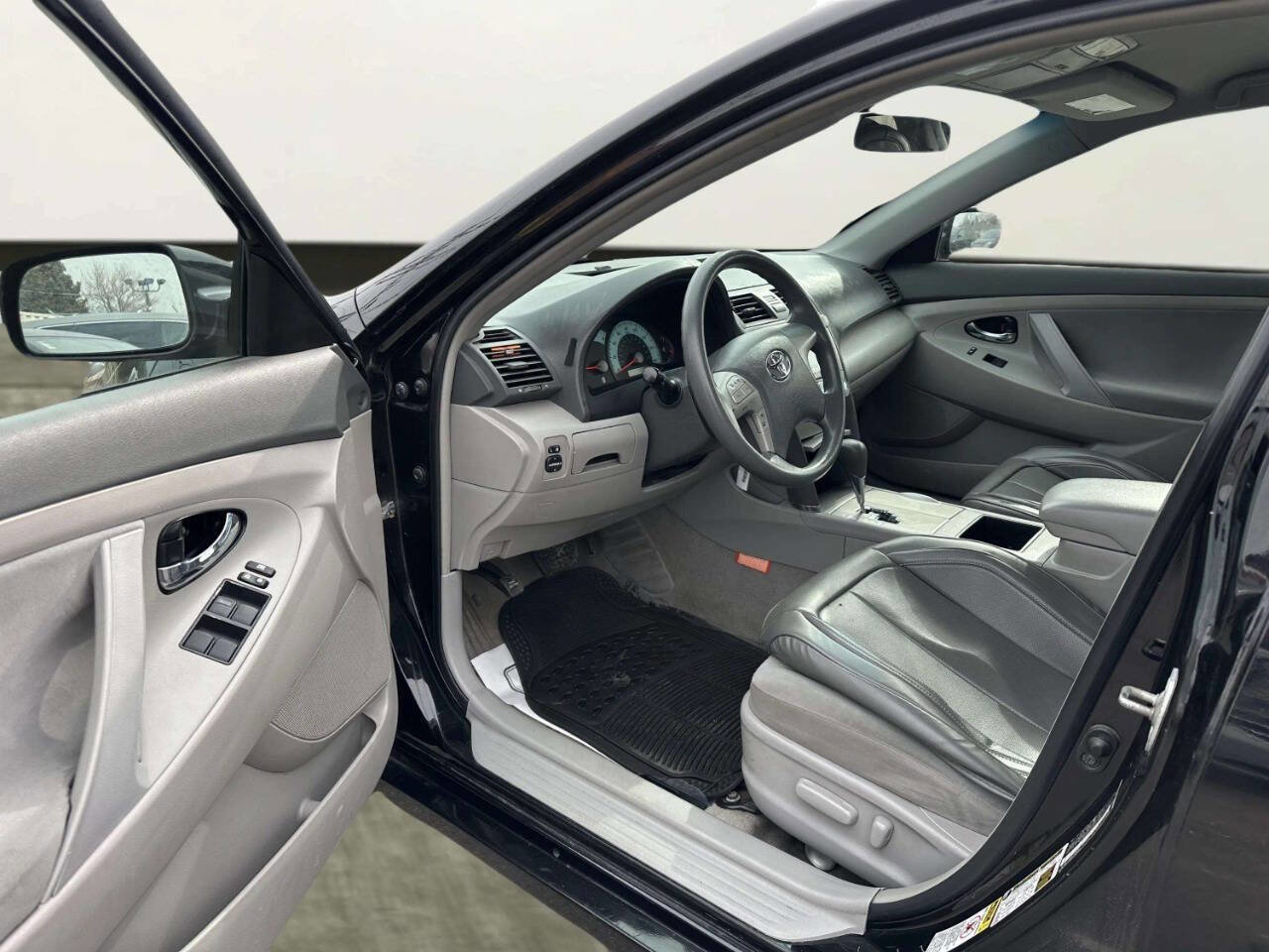 Used 2009 Toyota Camry LE FWD image 11