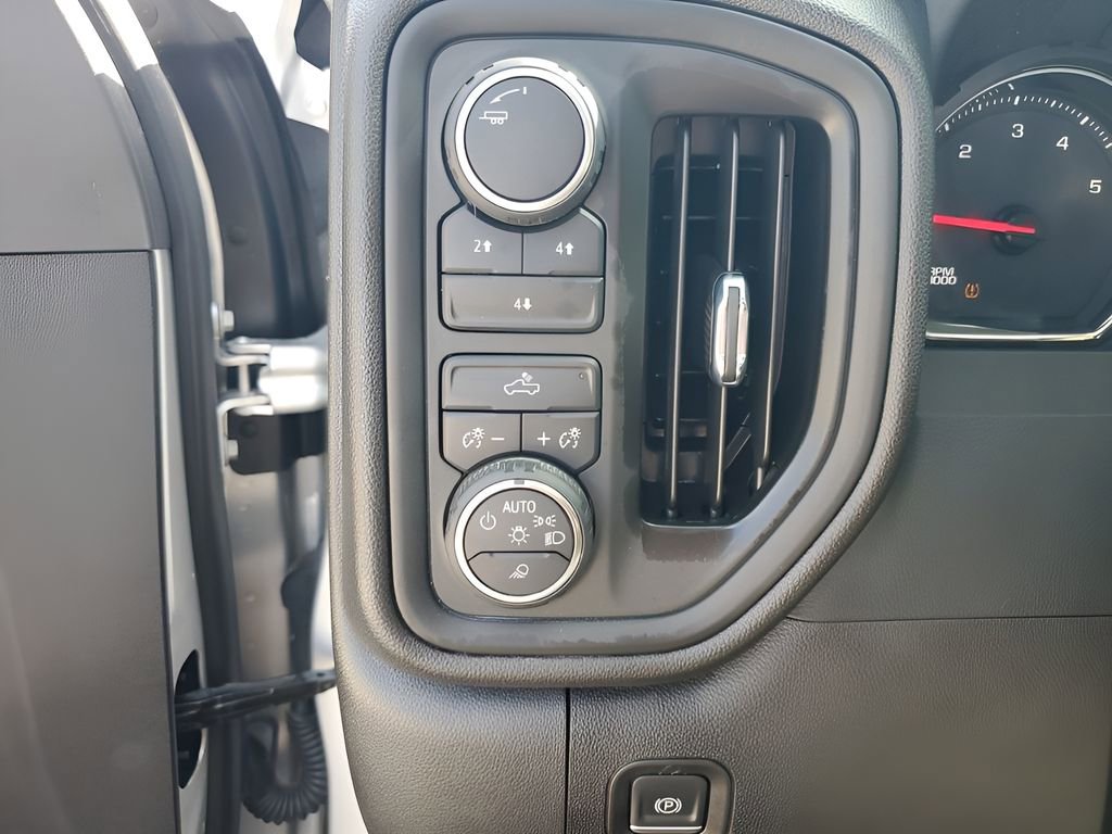 Used 2023 Chevrolet Silverado 2500 Custom w/ Custom Value Package image 31