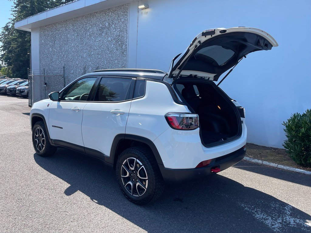 Used 2025 Jeep Compass Trailhawk AWD/4WD image 11