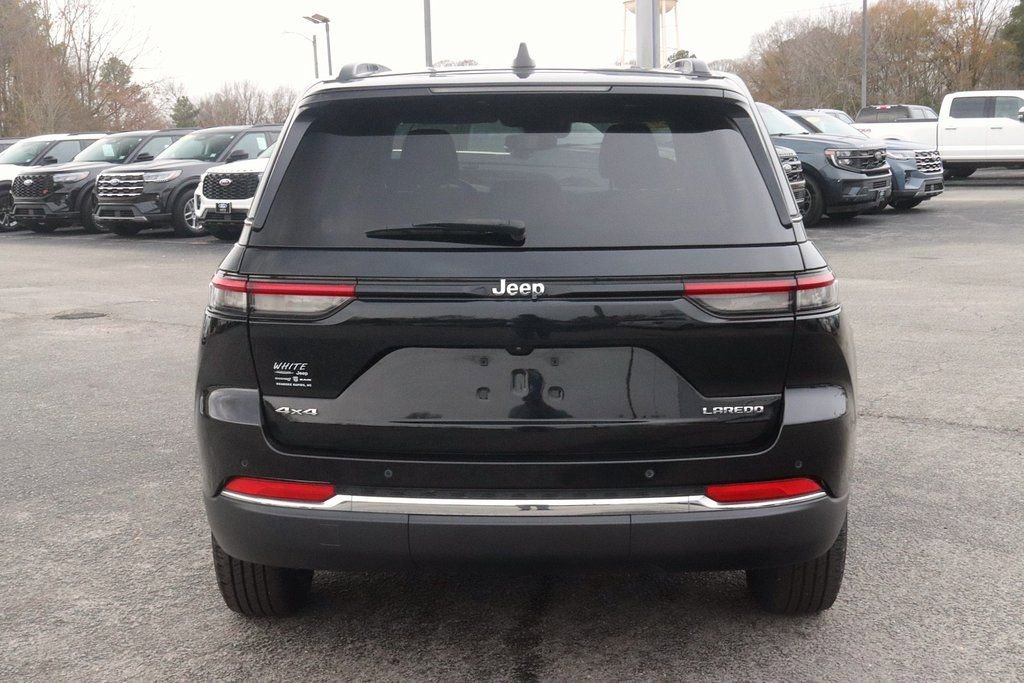 Used 2023 Jeep Grand Cherokee Laredo AWD/4WD image 6