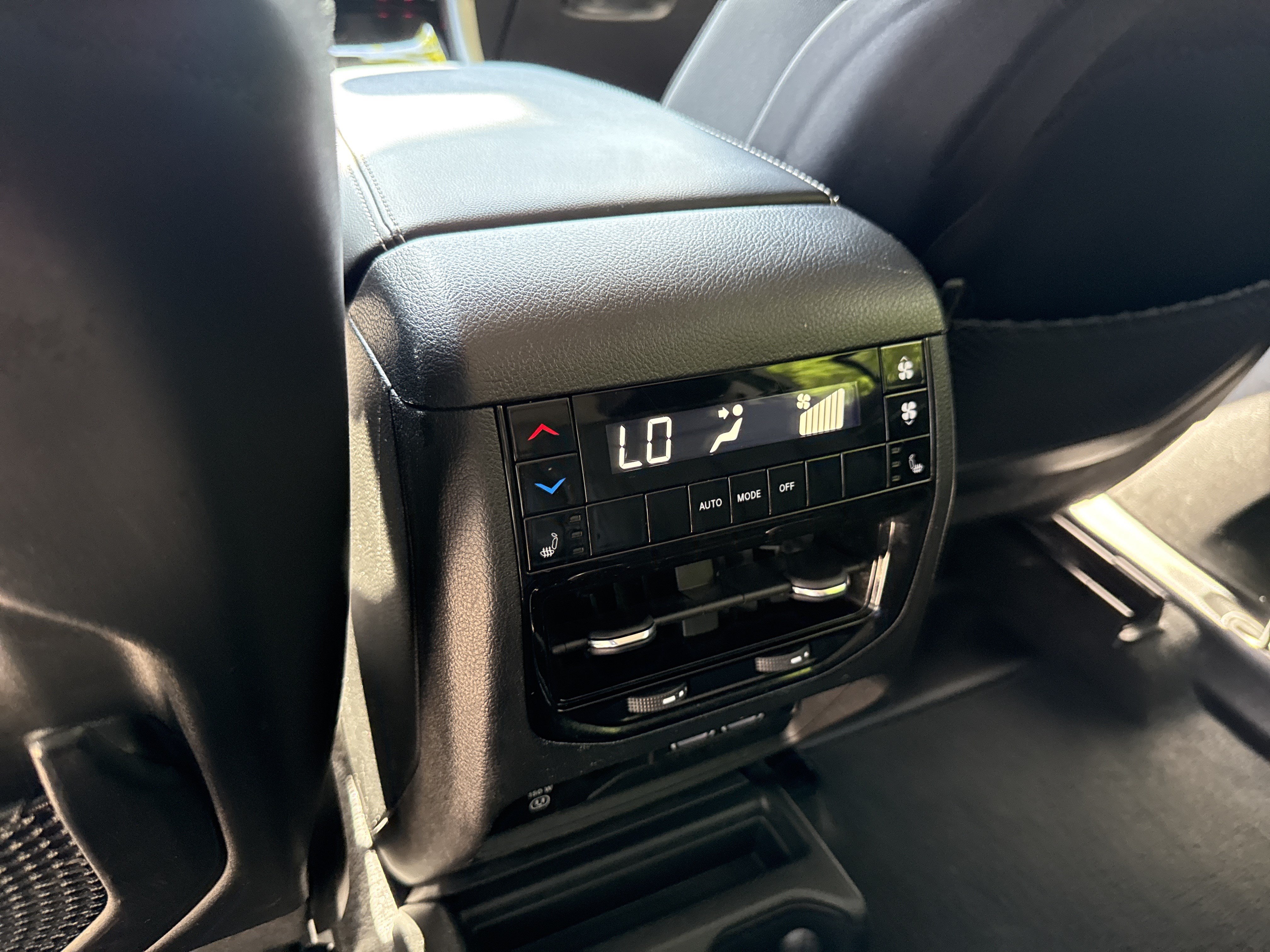 Used 2023 Jeep Grand Cherokee L Limited AWD/4WD image 24