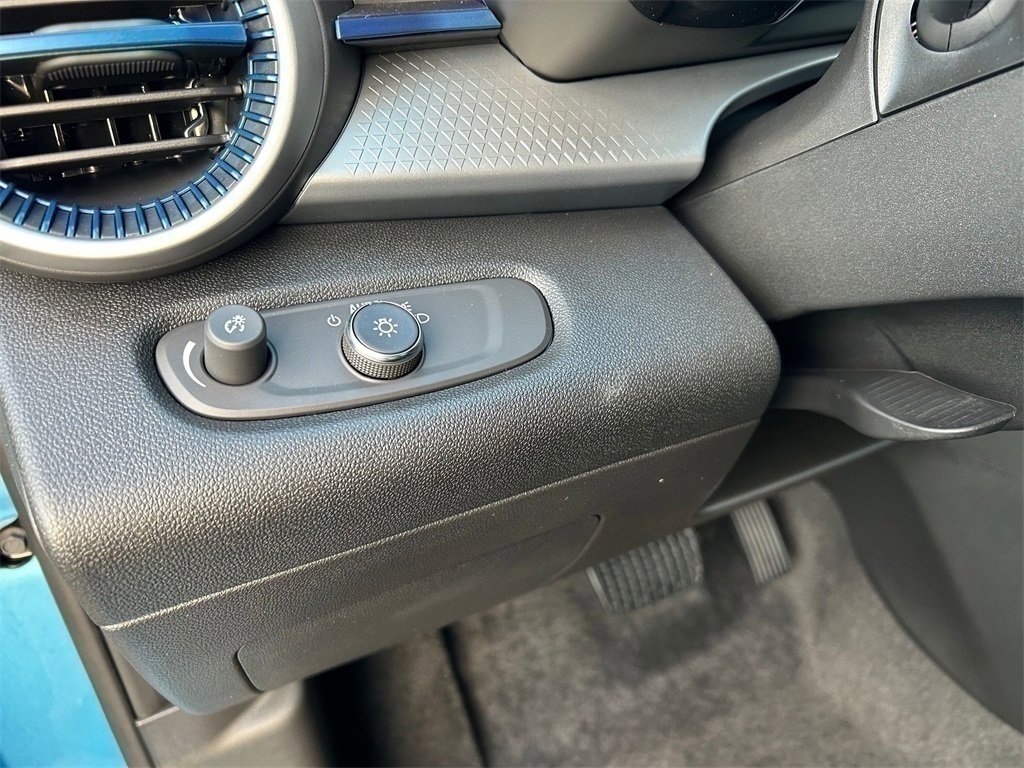 New 2025 Chevrolet Trax LS w/ LS Convenience Package FWD image 17