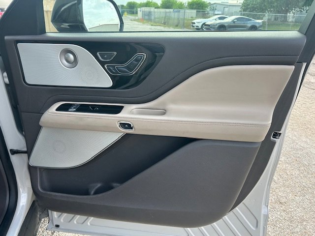 Used 2023 Lincoln Aviator Reserve w/ Equipment Group 201A image 10