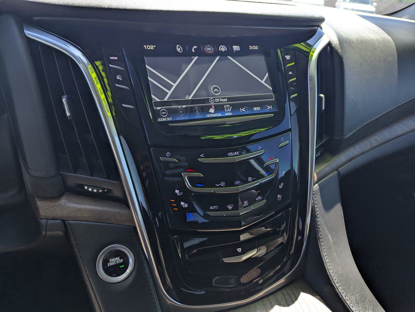 Used 2017 Cadillac Escalade Premium Luxury AWD/4WD image 13