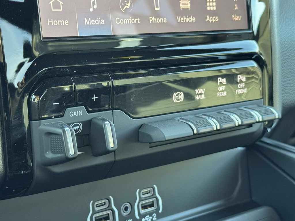 New 2026 RAM 2500 Big Horn AWD/4WD image 19