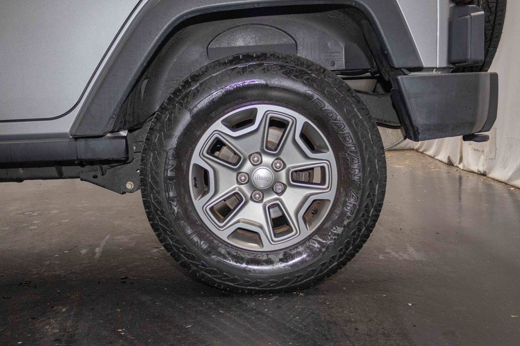 Used 2018 Jeep Wrangler Unlimited Rubicon w/ Cold Weather Group image 9