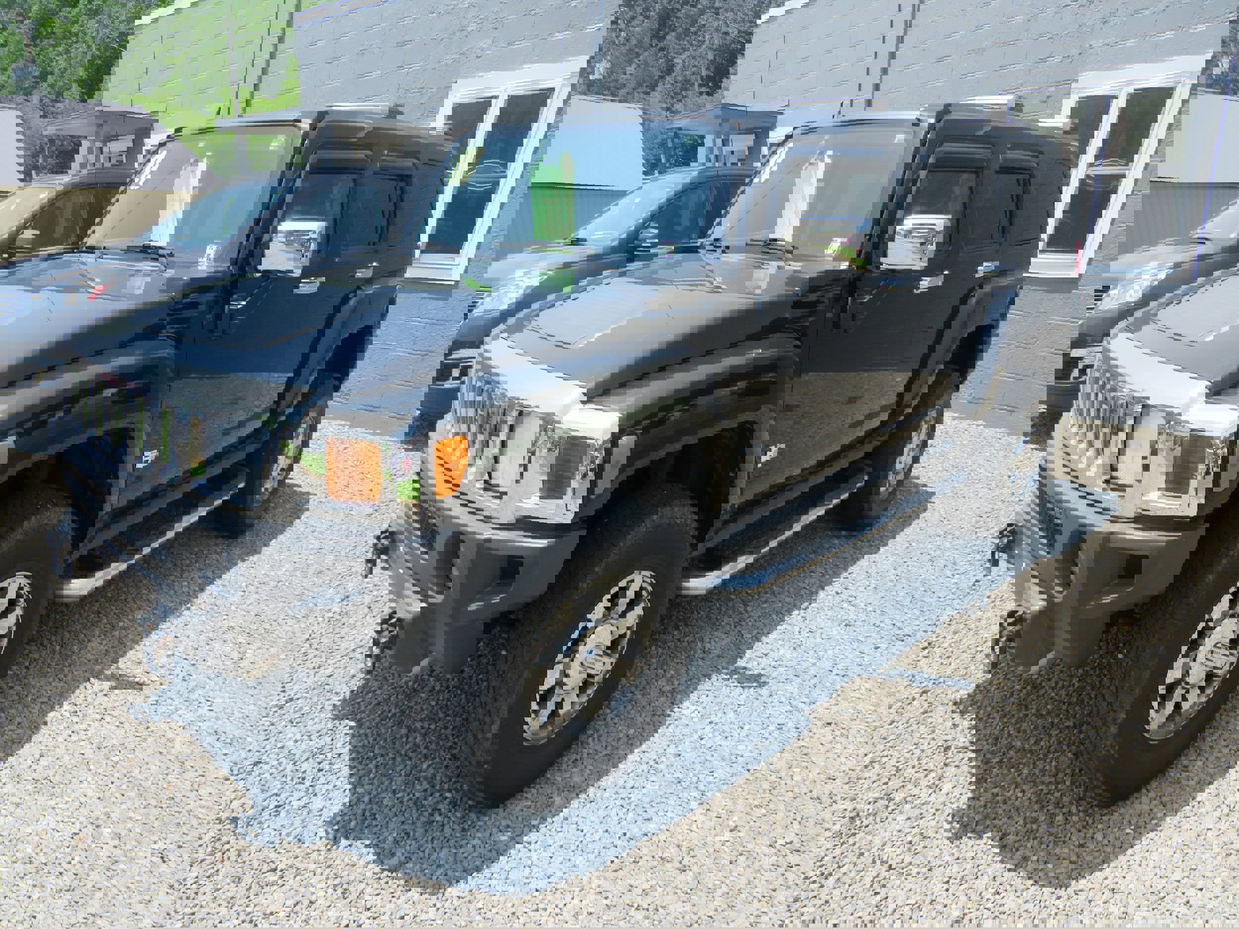 Used 2010 HUMMER H3 Alpha image 3