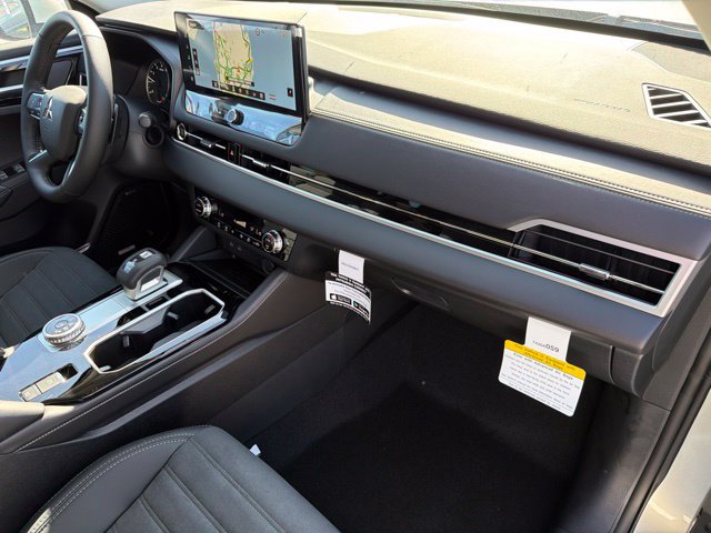 New 2026 Mitsubishi Outlander SE FWD image 11