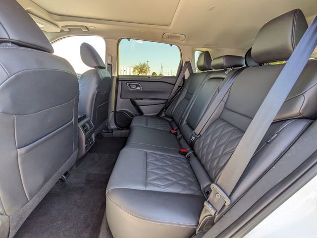 Used 2024 Nissan Rogue Platinum w/ Platinum Premium Package image 16