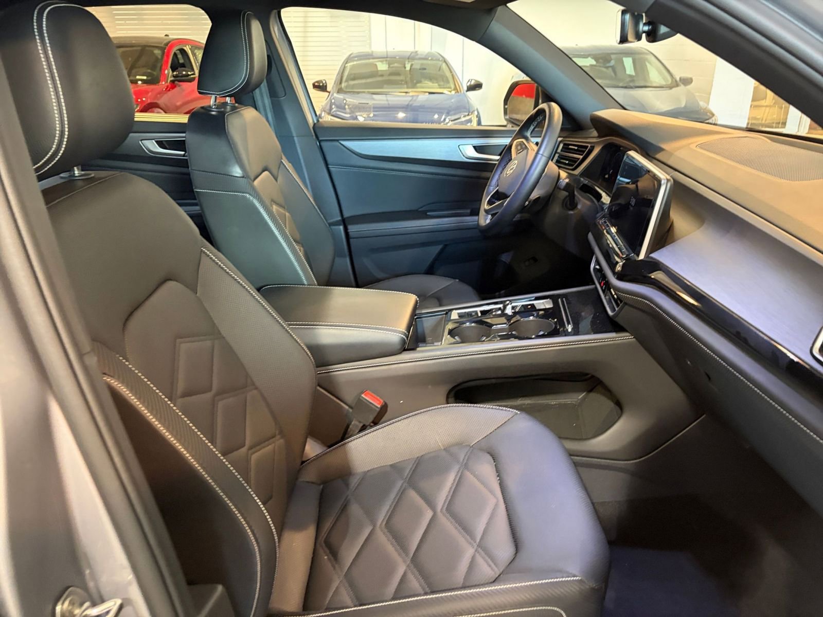 Used 2025 Volkswagen Atlas Cross Sport SE image 36