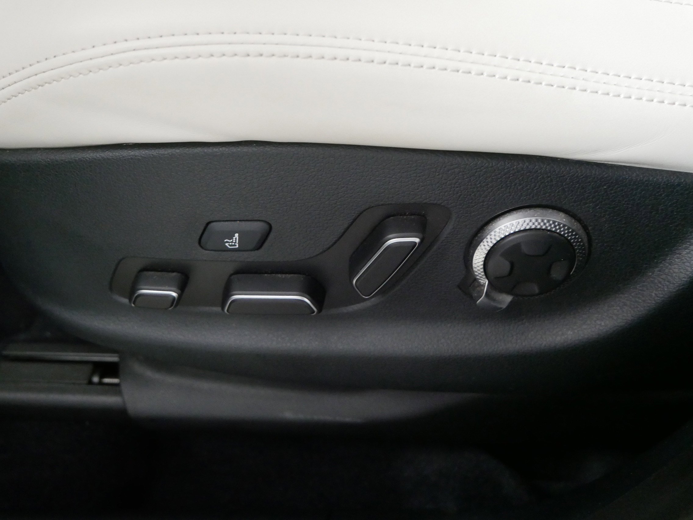 Certified 2025 Genesis Electrified GV70 Advanced w/ Prestige Package image 20