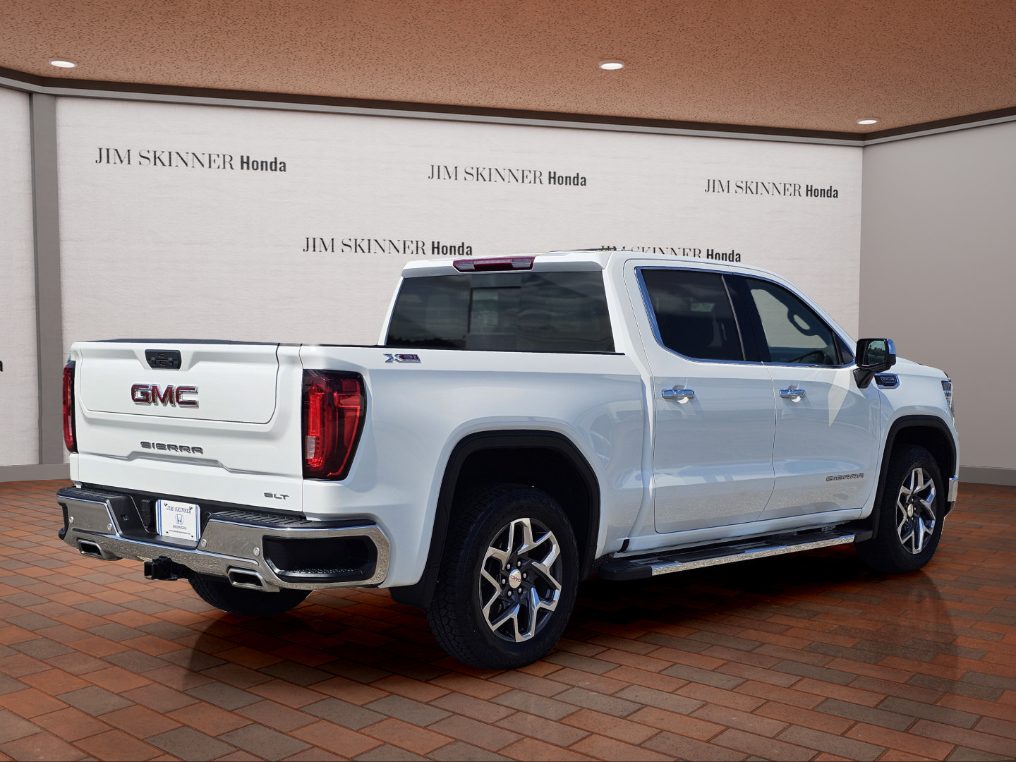 Used 2024 GMC Sierra 1500 SLT w/ SLT Premium Plus Package AWD/4WD image 9