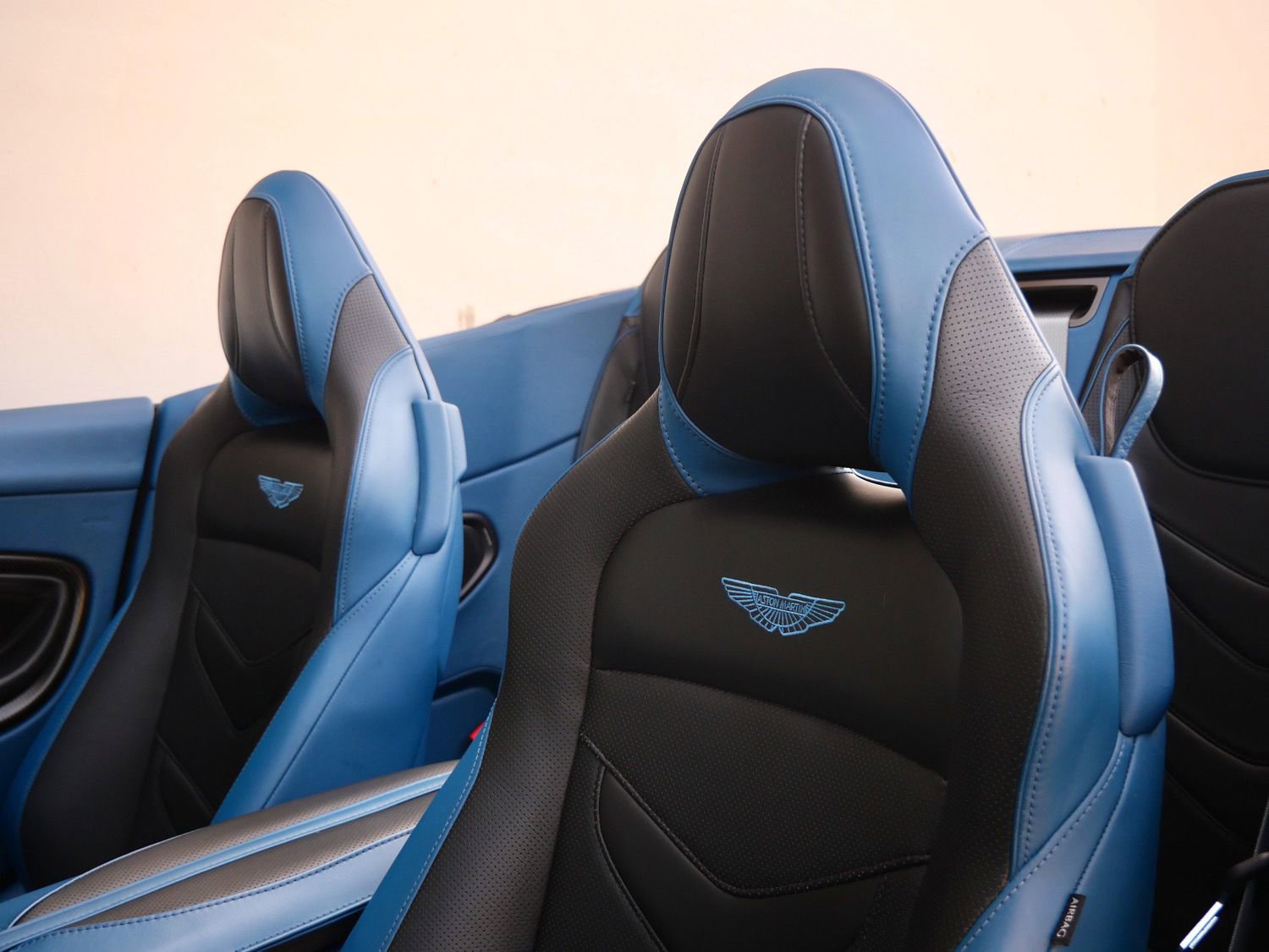 Used 2020 Aston Martin DBS Superleggera Volante image 5