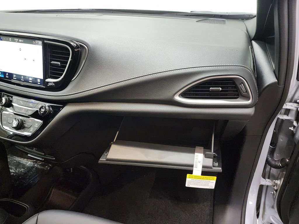 New 2026 Chrysler Pacifica Select w/ S Appearance Package image 44