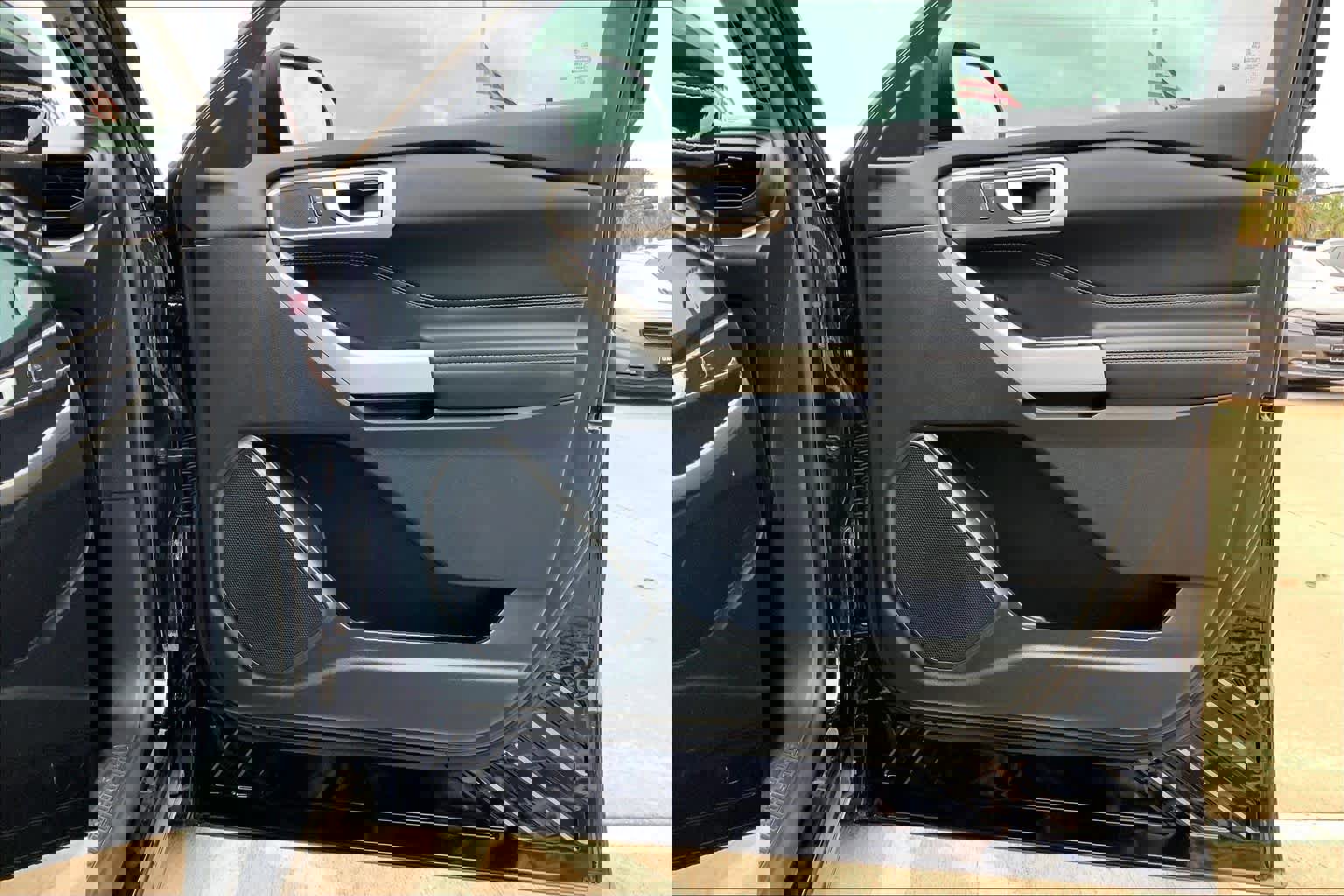 Used 2024 Ford Explorer XLT RWD image 23