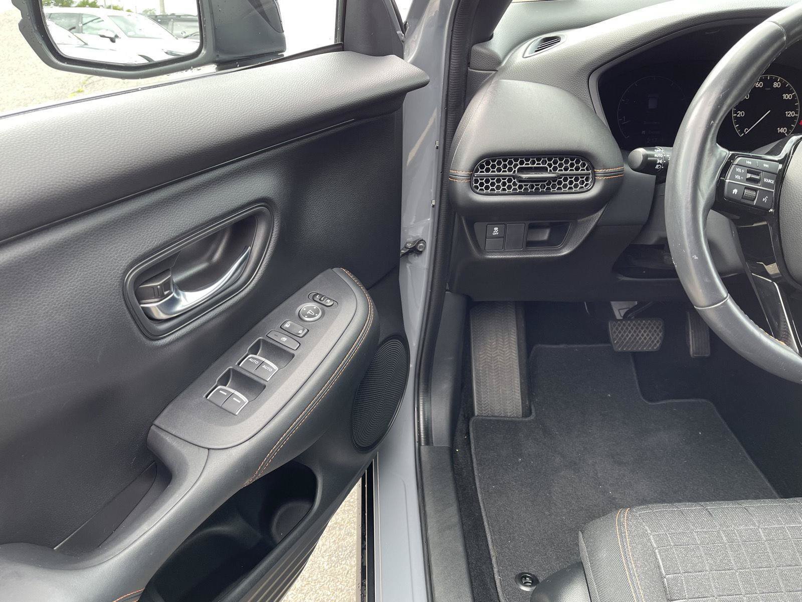 Used 2024 Honda HR-V Sport image 2