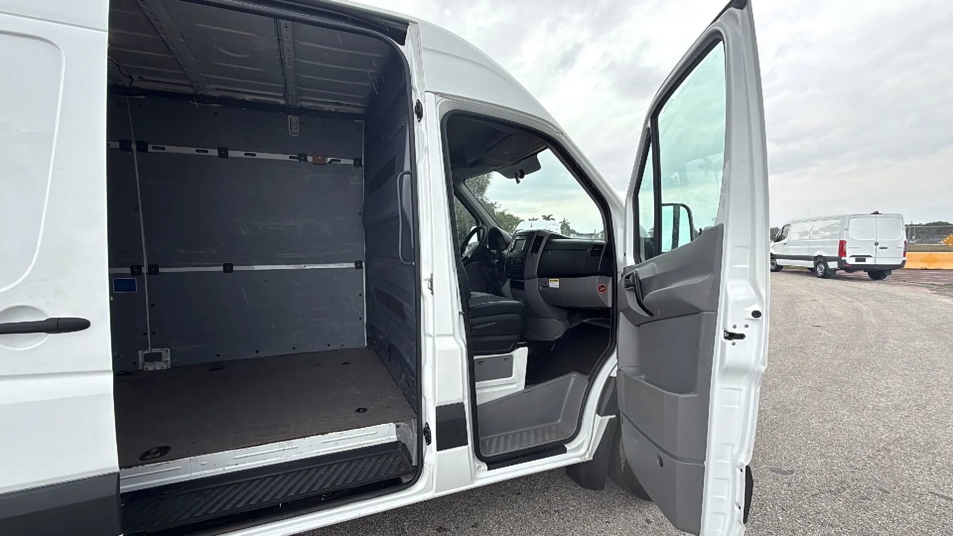 Used 2017 Mercedes-Benz Sprinter 2500 image 11