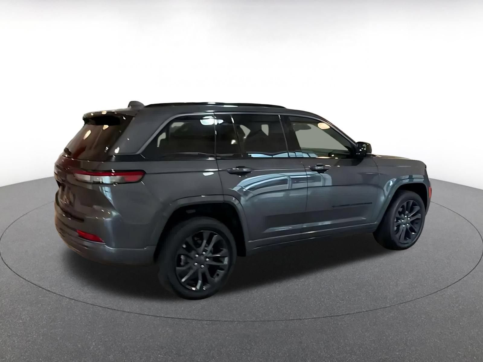 Used 2026 Jeep Grand Cherokee Limited AWD/4WD image 13
