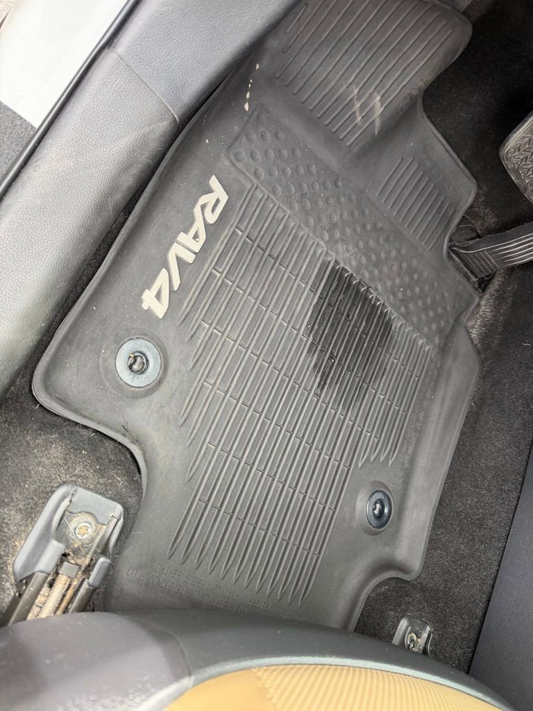 Used 2020 Toyota RAV4 Limited image 23