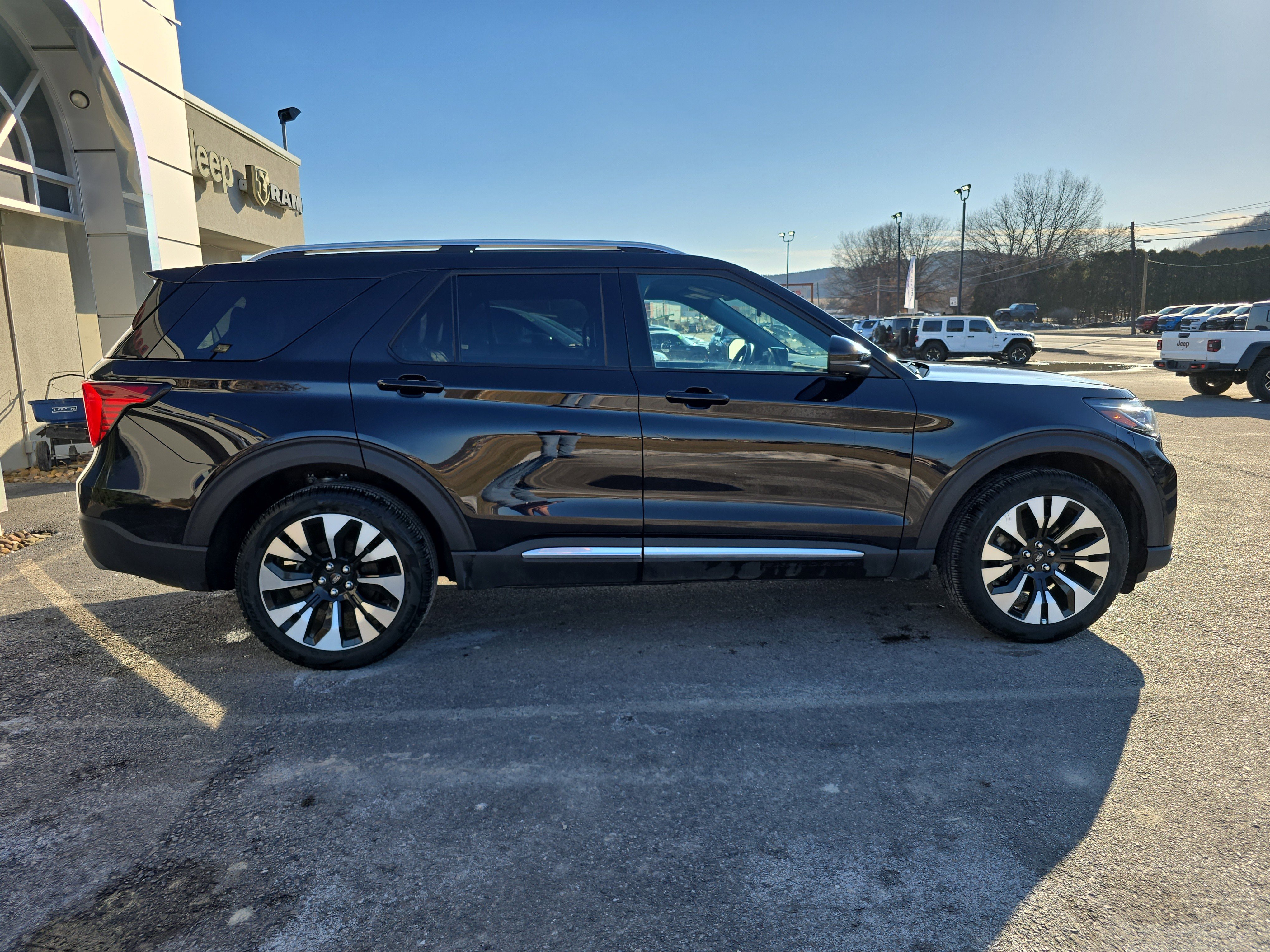 Used 2025 Ford Explorer Platinum w/ LUX Leather Package AWD/4WD video 2