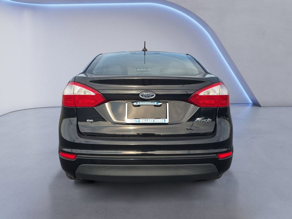 Used 2016 Ford Fiesta SE image 4