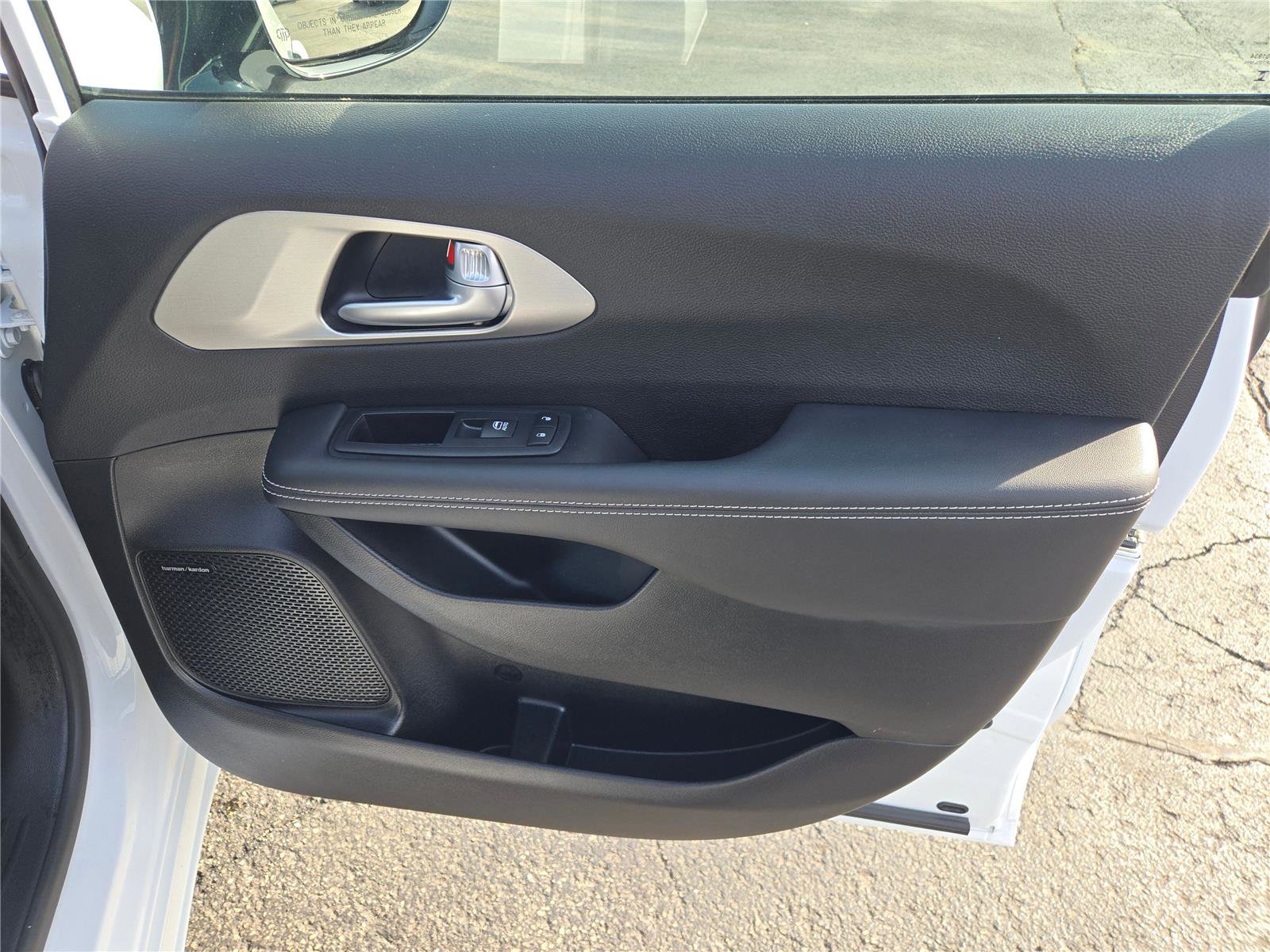 Certified 2025 Chrysler Pacifica Premium image 6