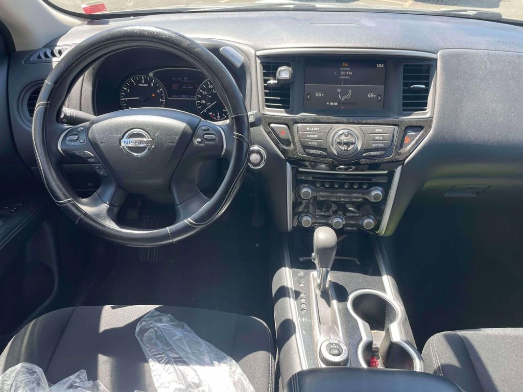Used 2020 Nissan Pathfinder S AWD/4WD image 14