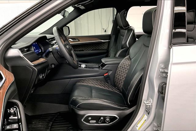 Used 2024 Jeep Grand Cherokee L Summit w/ Advanced Protech Group IV image 22