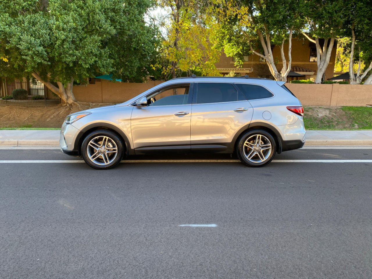 Used 2017 Hyundai Santa Fe SE Ultimate 3.3L Auto w/ SE Ultimate Tech Package 03 image 81