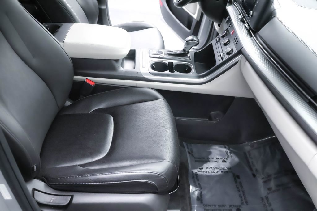 Used 2022 Kia Carnival LX image 24