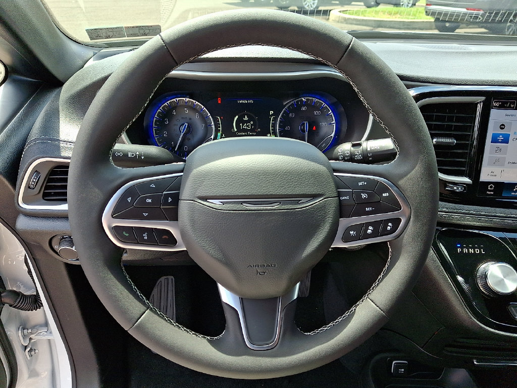 New 2027 Chrysler Pacifica Select AWD/4WD image 14