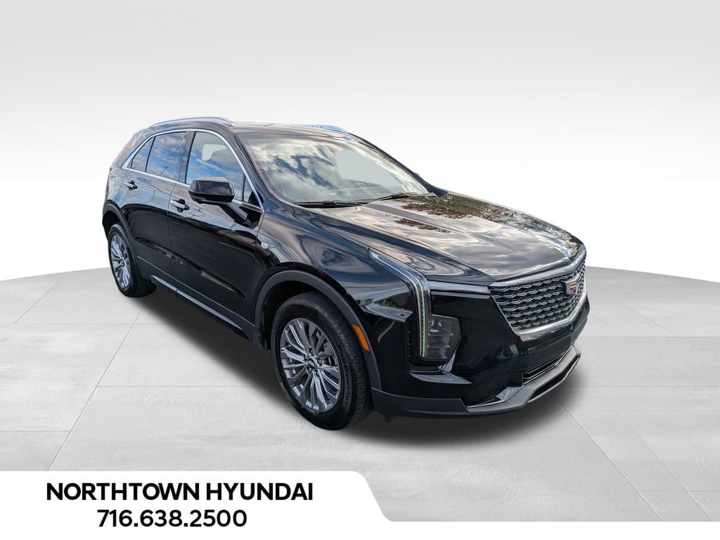 Used 2025 Cadillac XT4 Premium Luxury image 2