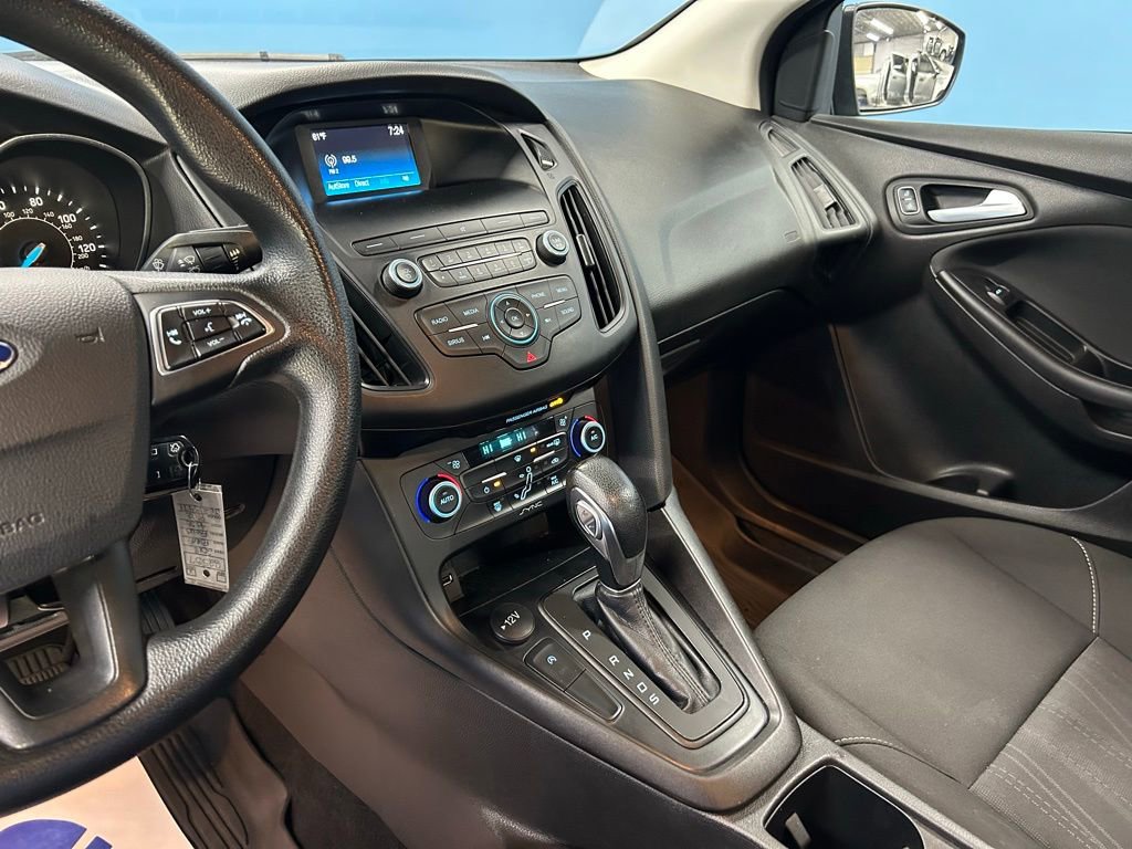 Used 2018 Ford Focus SE w/ SE Appearance Package image 25