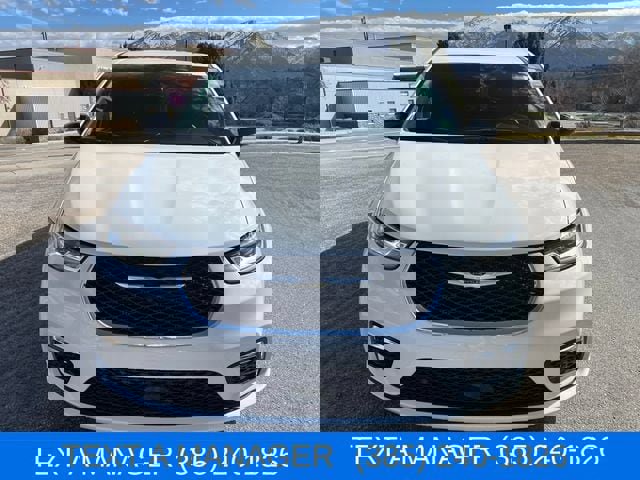 New 2026 Chrysler Pacifica Select image 8