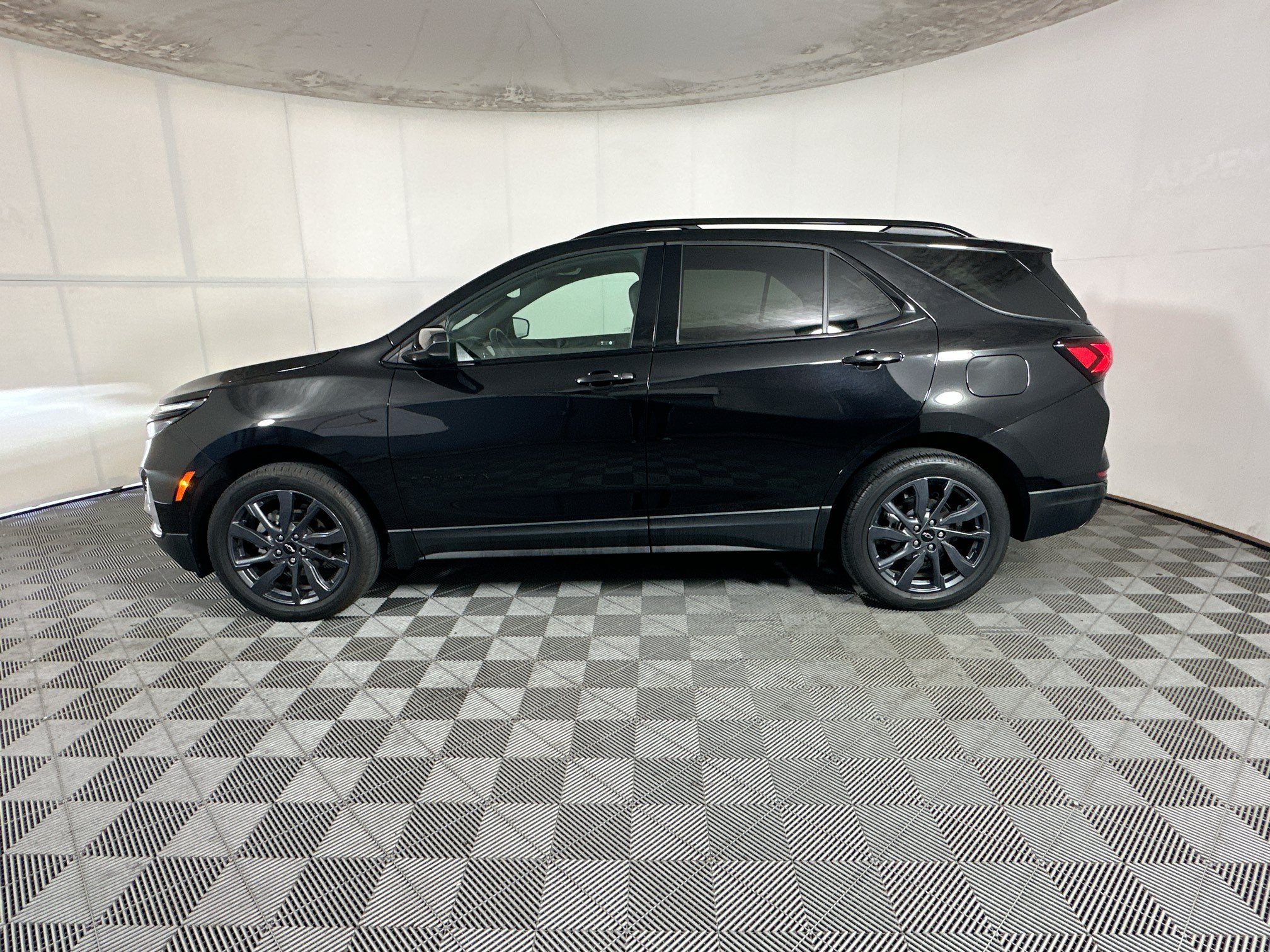 Used 2024 Chevrolet Equinox RS AWD/4WD image 6