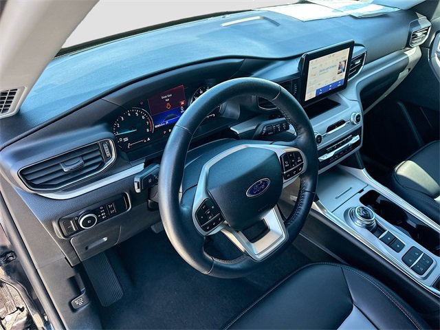 Used 2024 Ford Explorer XLT w/ Equipment Group 202A image 9