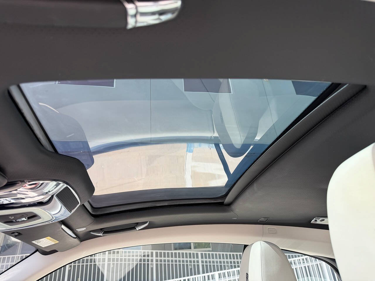 Used 2016 Rolls-Royce Wraith RWD image 25