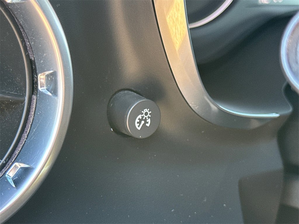 Used 2020 Chevrolet Camaro LT image 24