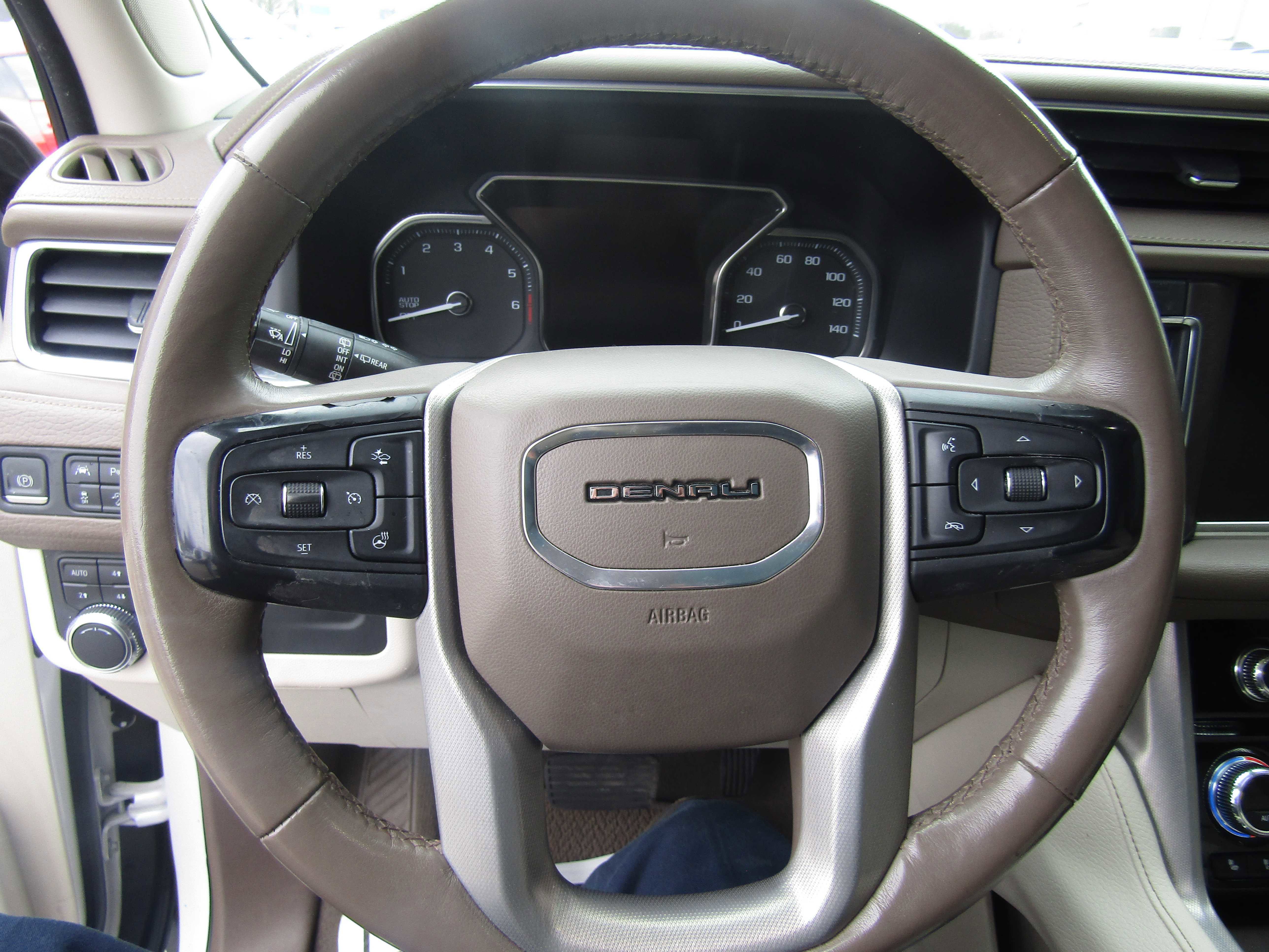 Used 2021 GMC Yukon XL Denali w/ Denali Premium Package image 27