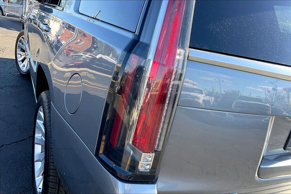 Used 2019 Cadillac Escalade Platinum image 29