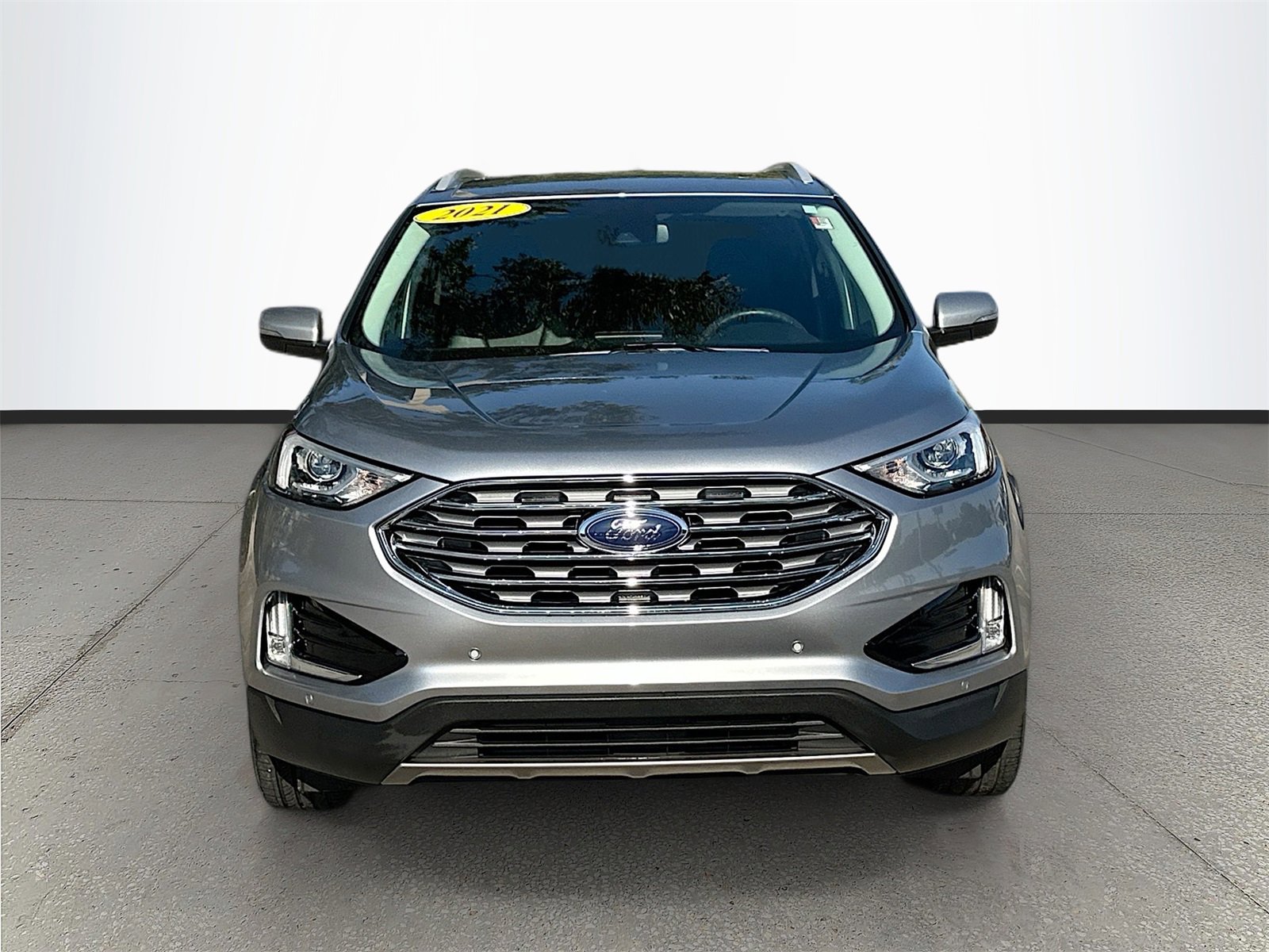 Used 2021 Ford Edge Titanium image 2