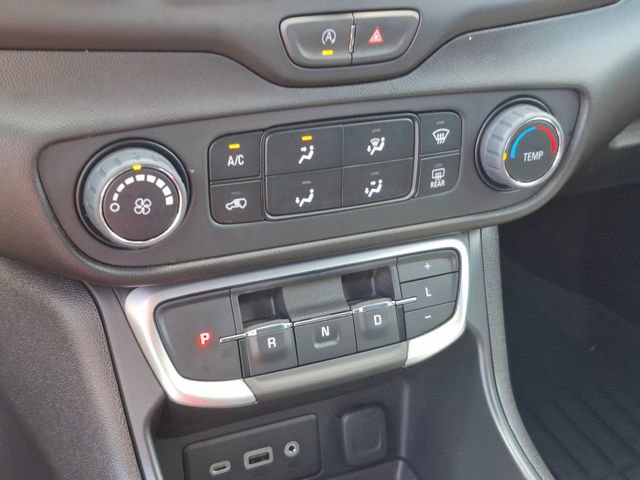 Used 2024 GMC Terrain SLE image 12