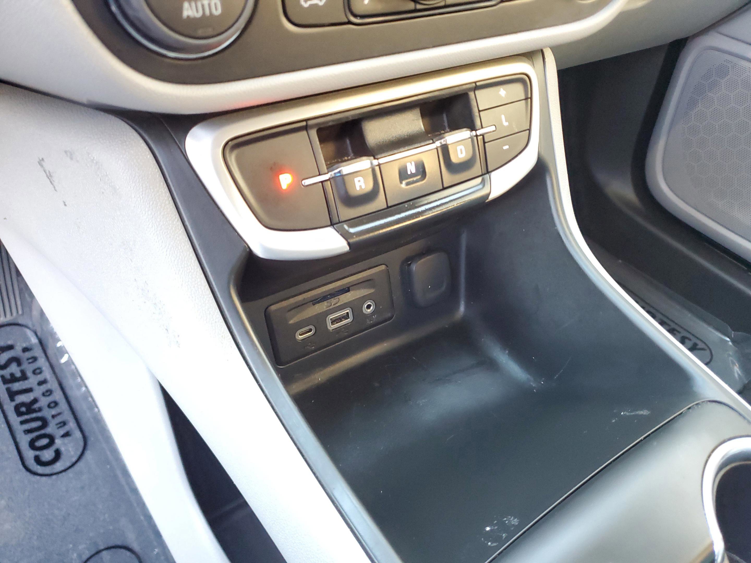 Used 2022 GMC Terrain SLT image 24