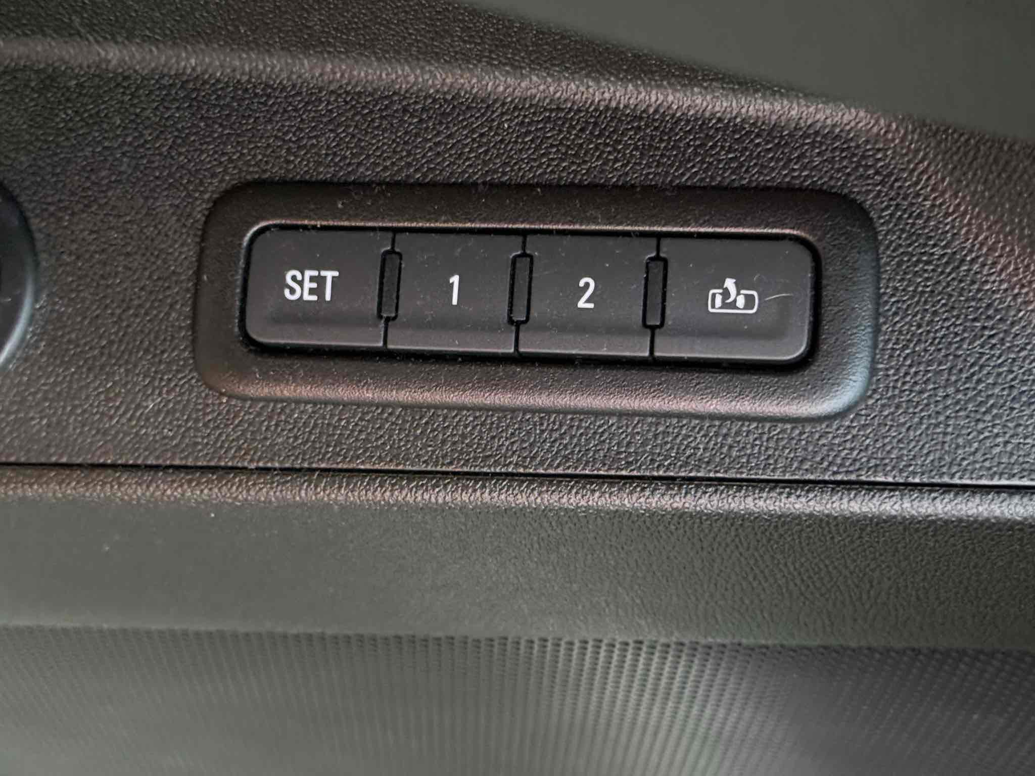 Used 2018 Chevrolet Equinox Premier FWD image 84