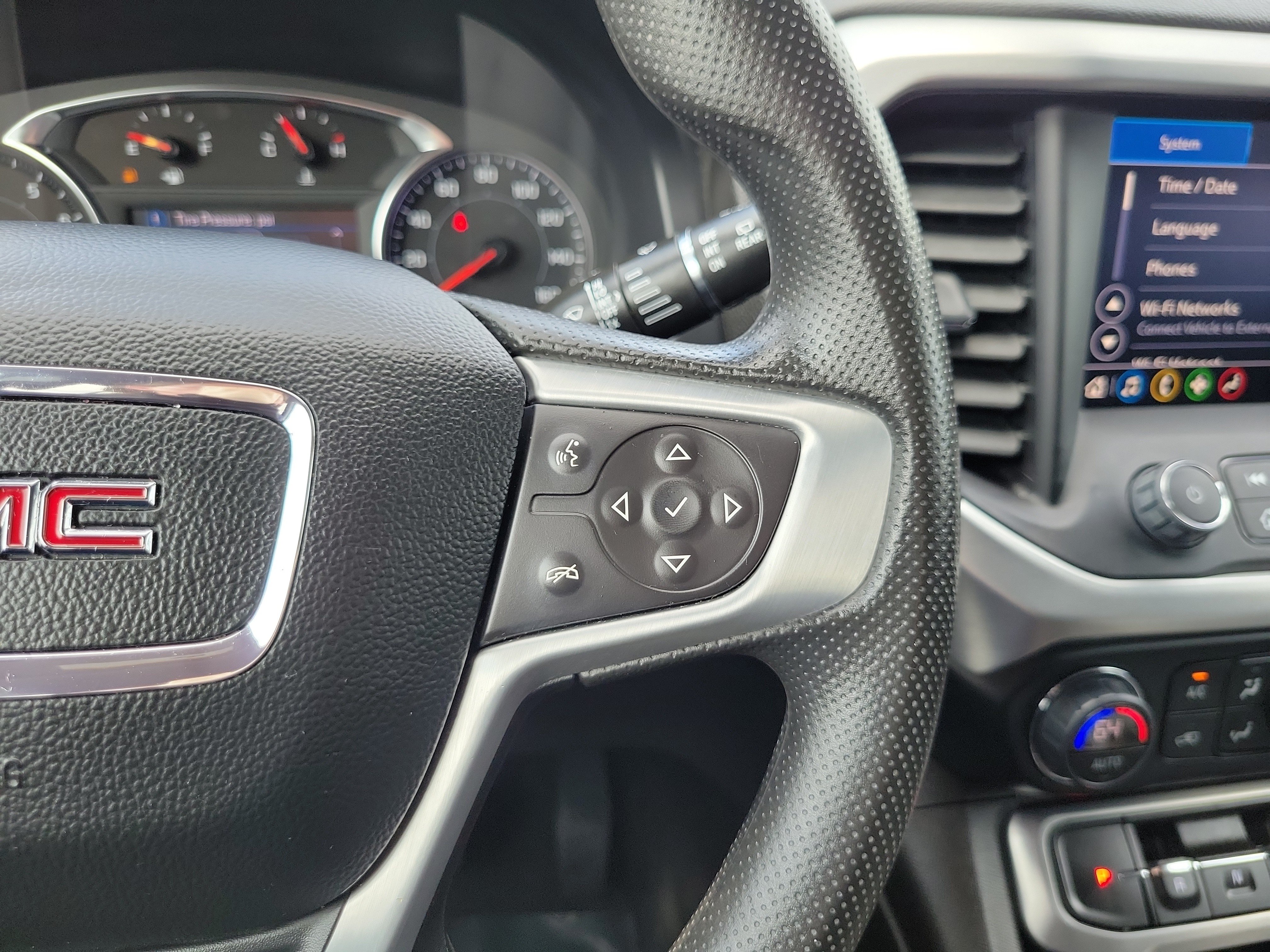Used 2023 GMC Acadia SLE w/ Driver Convenience Package FWD image 21