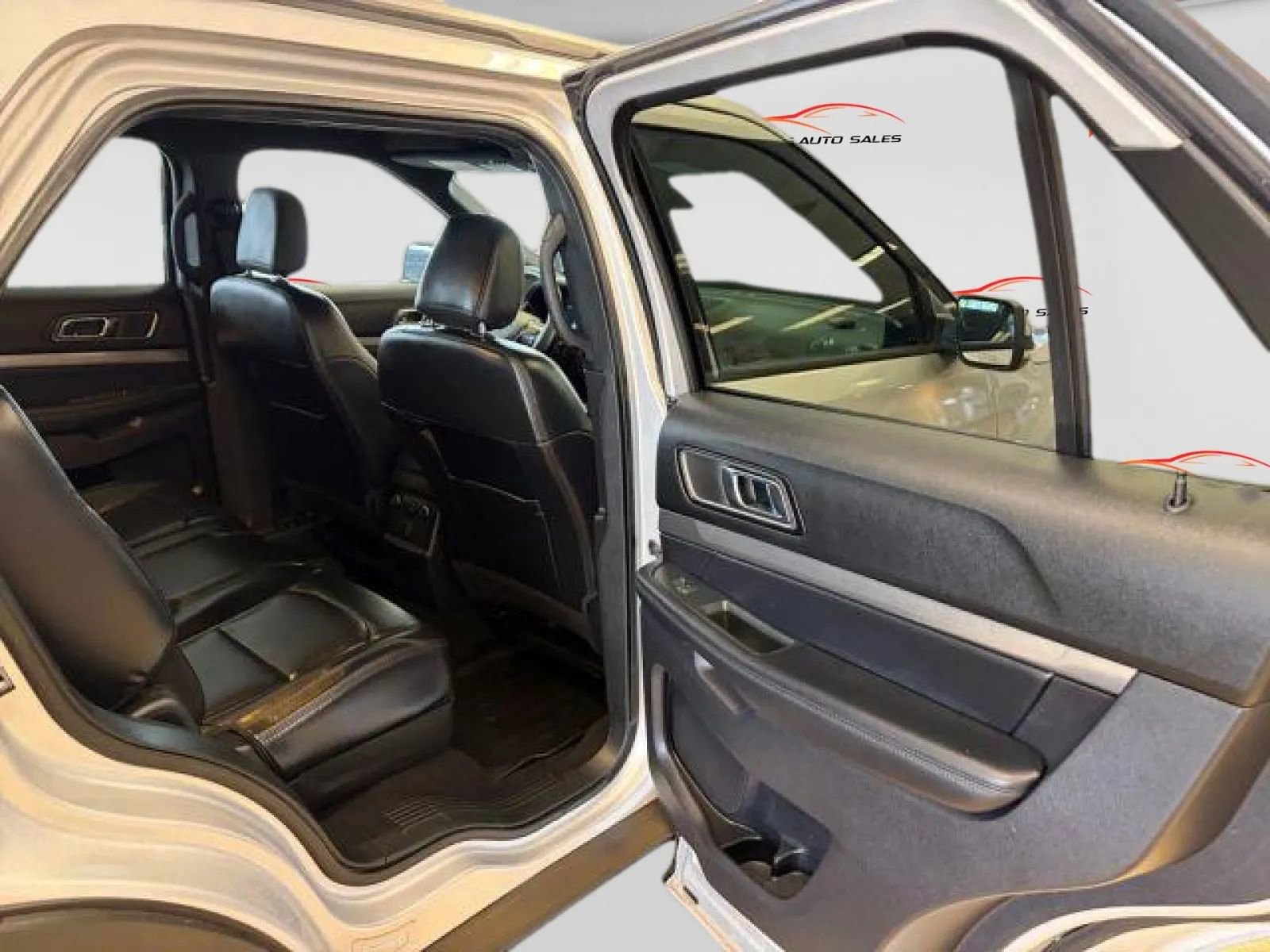 Used 2019 Ford Explorer XLT w/ Equipment Group 202A image 13