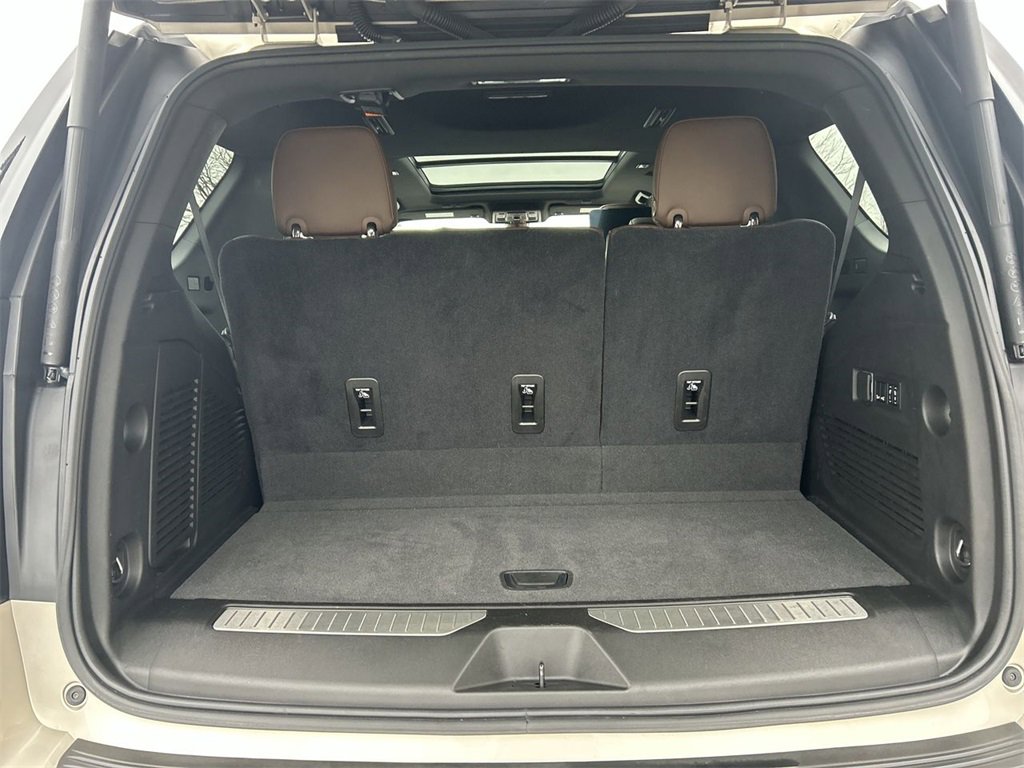 Used 2021 Chevrolet Tahoe High Country w/ Premium Package image 28