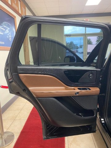 Used 2020 Lincoln Aviator Reserve w/ Elements Package Plus image 11