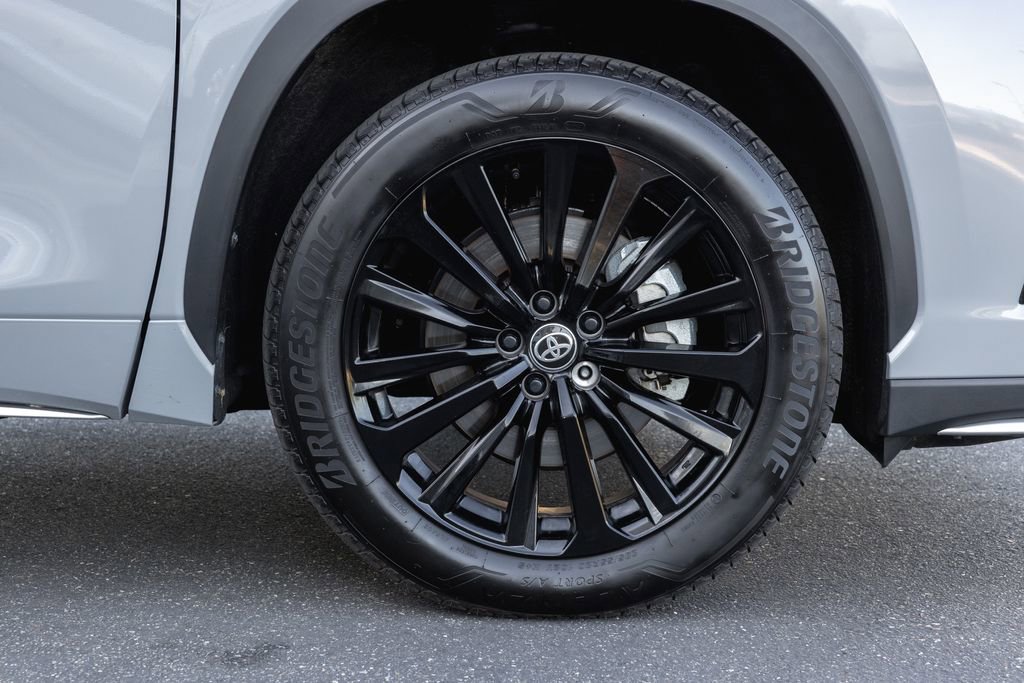 Certified 2025 Toyota Highlander XSE image 4