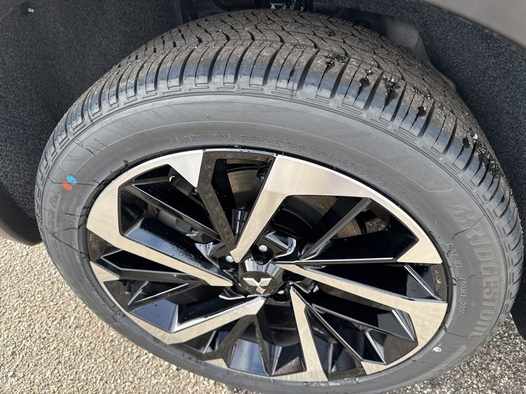 New 2025 Mitsubishi Outlander SE image 12